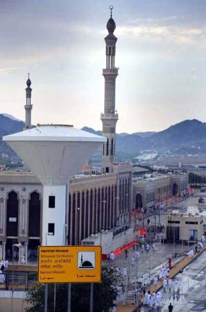 مسجدی که نماز ظهر و عصر روز عرفه در آن برگزار می شود + تصویر