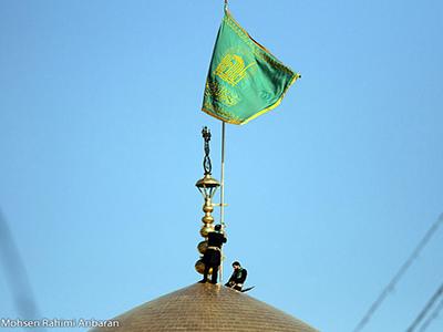 پرچم سبز رضوی بر فراز گنبد امام رضا (ع) برافراشته شد