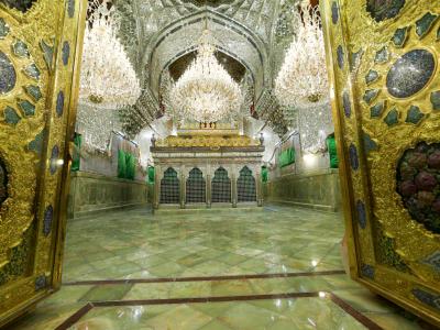 حرم مطهر امامین جوادین(ع) با سنگ مرمر مراغه مفروش شد