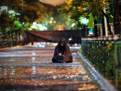 دعا و مناجات با خدا در شب بارانی مسجد ارک + فیلم 