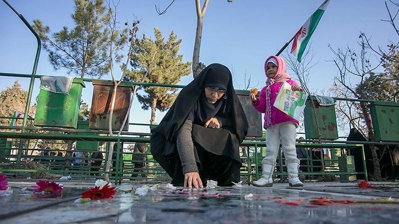 امروز، برگزاری مراسم گلباران مزار مطهر شهدا در سراسر کشور