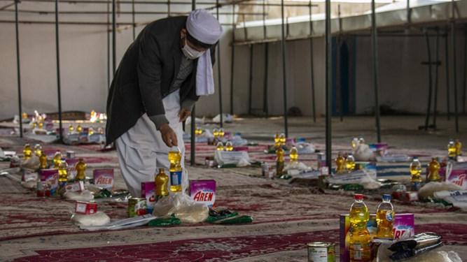 کمک‌رسانی مهاجران اهل سنت تهران به یکدیگر با یک شعار جالب 