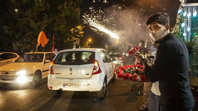 مسجدی‌ها جشن پیروزی انقلاب برپا می‌کنند؛ فریاد الله اکبر در میدان اختیاریه