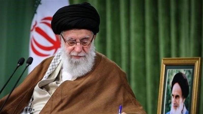 استفتاء از امام خامنه‌ای؛ حکم نگاه اتفاقی به نامحرم چیست؟